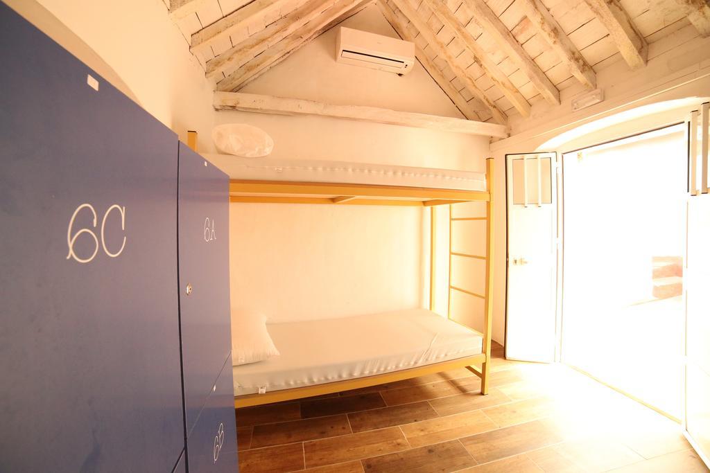 Wake Up In Tarifa Hostel & Restaurant Lounge Rom bilde